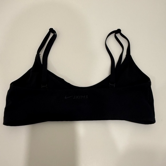 NikeSKIMS MATTE MICRO SCOOP BRA | OBSIDIAN M - Picture 3 of 5